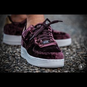 Nike Air Force 1 -WOMEN’S premium velvet